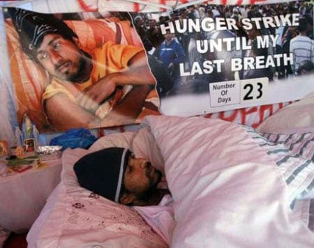 Hunger-striker to sue over claims that he ate Big Macs