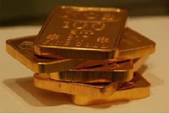 Two nabbed smuggling gold in shoes