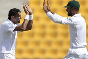 Sri Lanka set Pakistan 136-run target