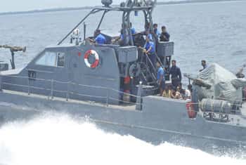 Navy arrest 22 Indian fishermen