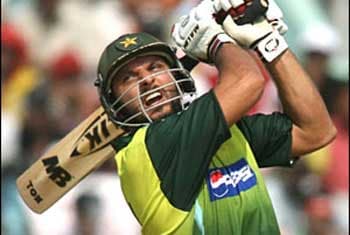 Afridi leads Pakistan to tight win in first T-20