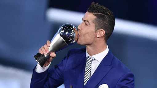 Ronaldo edges out Messi and Neymar to claim FIFA men´s player of the year award