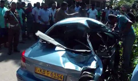 Three killed and one injured in car-train accident in Veyangoda