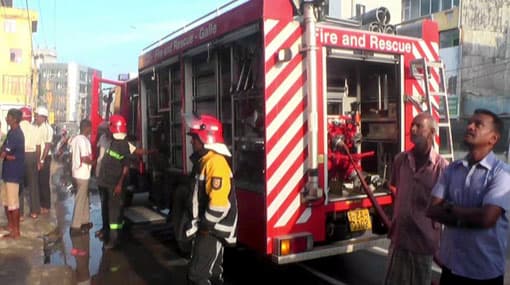 Fire breaks out at department store in Galle