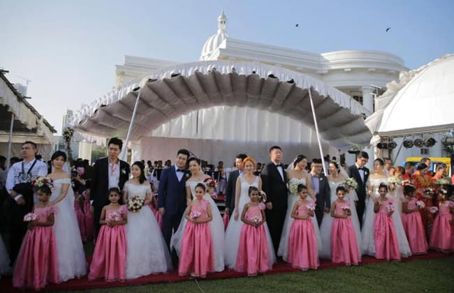 50 Chinese couples marry in Sri Lanka in mass ceremony