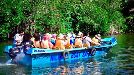 Boat safari operators protest on Madu Ganga