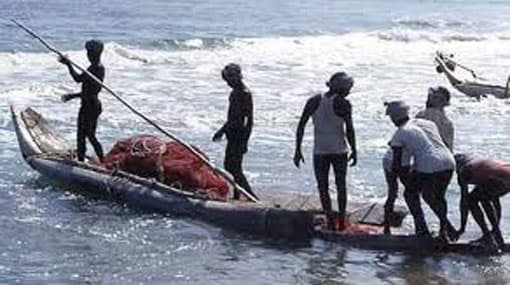 Navy detains 12 Indian fishermen