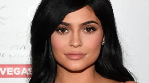 Kylie Jenner gives birth to a baby girl