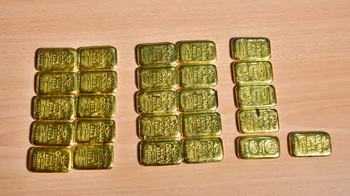 Navy arrests three smugglers with 2.6kg of gold