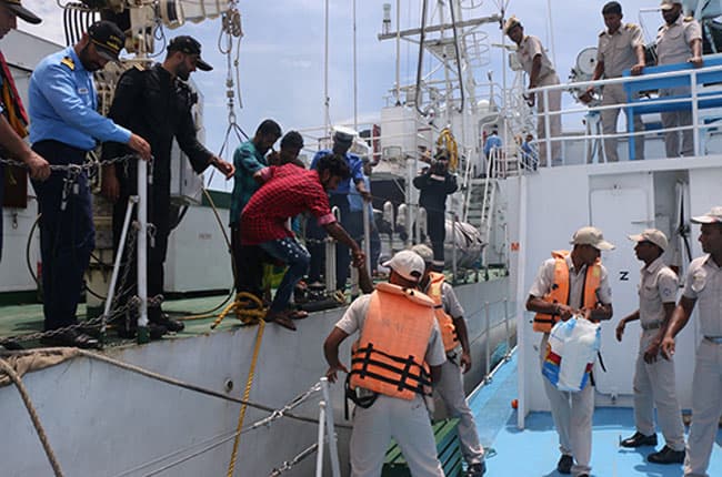 India releases five Sri Lankan fishermen