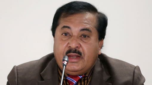 Former Minister T. B. Ekanayake arrives at FCID for questioning