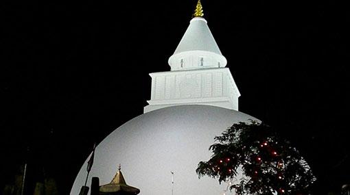 Chief incumbent of Kataragama Kiriwehera & another monk injured in shooting