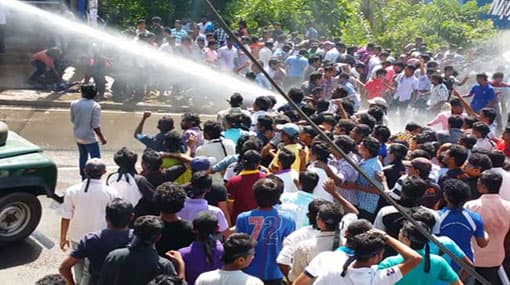 Police fire tear gas to students protesting near Parliament