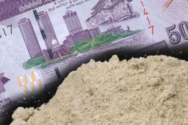 Fake currency notes and heroin found inside vehicle in garage