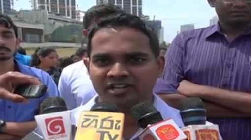 SAITM students hand over a letter to President