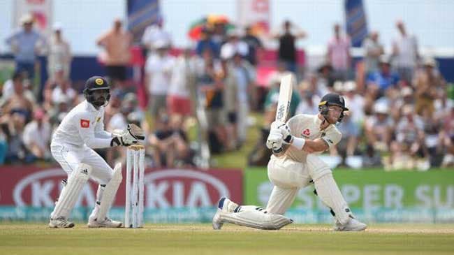 England wins the toss and opt to bat