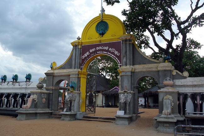 Fire at Vishnu Kovil as devotee attempts self-immolation
