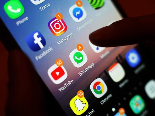 Facebook, Instagram and WhatsApp experience worldwide outage