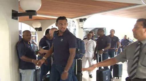 Sri Lankan Cricket squad leaves for England
