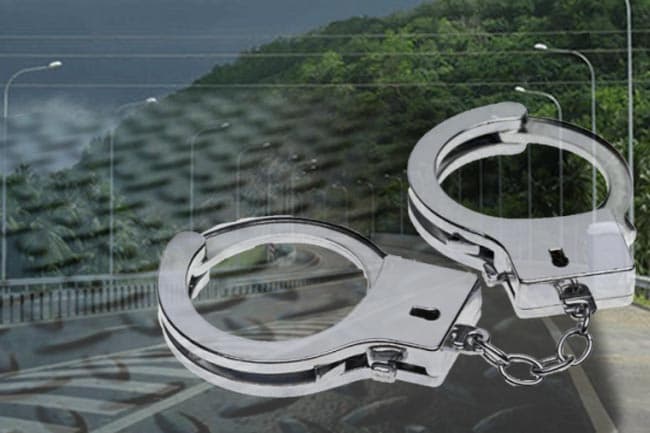 Four arrested for stealing metal floor sheets on southern highway