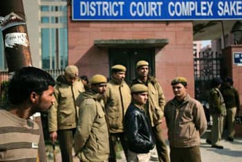 Bus driver on trial for Delhi gang rape hangs himself