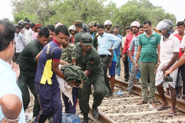 Five soldiers dead, 2 injured as train hits army truck