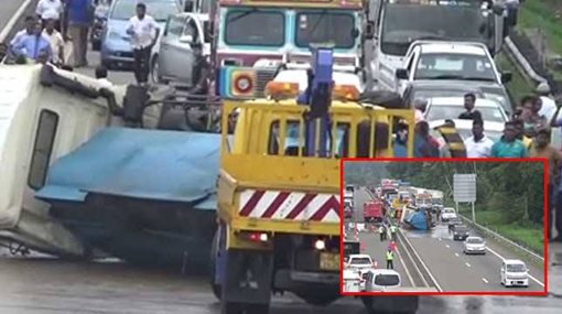 Traffic on Southern Expressway diverted at Kahathuduwa exit