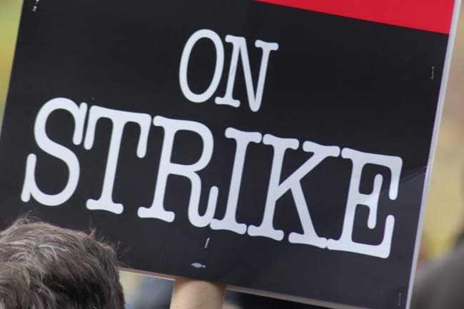 Govt. executive officers start indefinite strike
