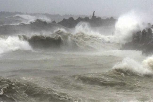 Afternoon thundershowers expected today; fishermen warned of rough seas