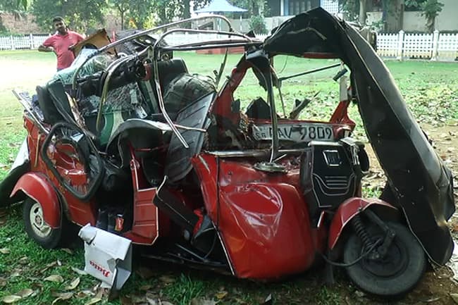 Four air force personnel killed in fatal crash at Warakapola