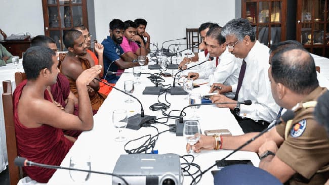 Protesting undergrads welcomed to President’s Office to discuss grievances