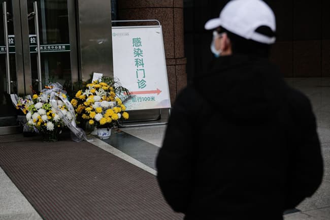 Coronavirus: Death toll rises to 722, US announces first death
