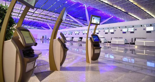 Saudi Arabia suspends international flights for 2 weeks