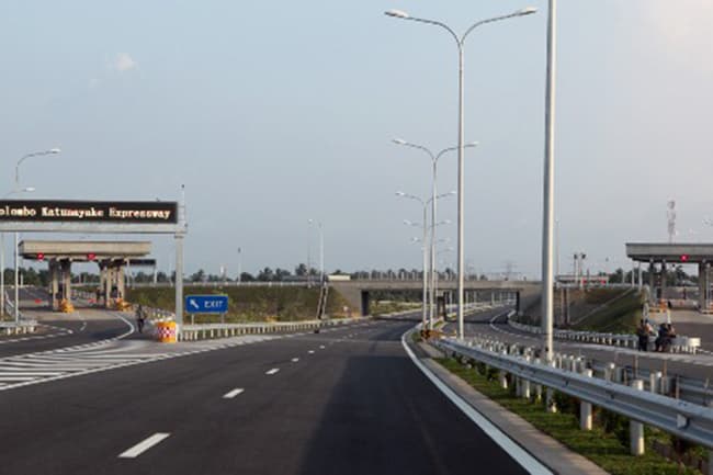 Vehicles allowed to use short distances on expressways during non-curfew hours