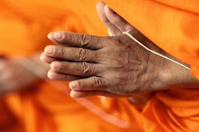 Asgiriya, Malwatta chief prelates request all temples to chant Pirith for a week