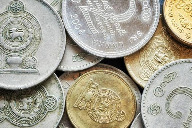Selling rate of US Dollar exceeds Rs 200 mark for first time