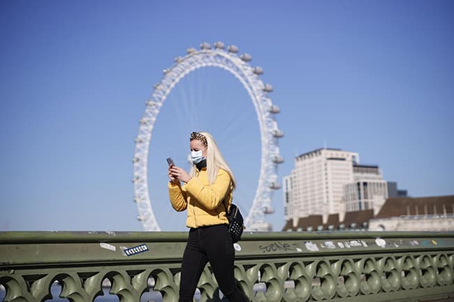 UK extends virus lockdown by “at least” 3 weeks