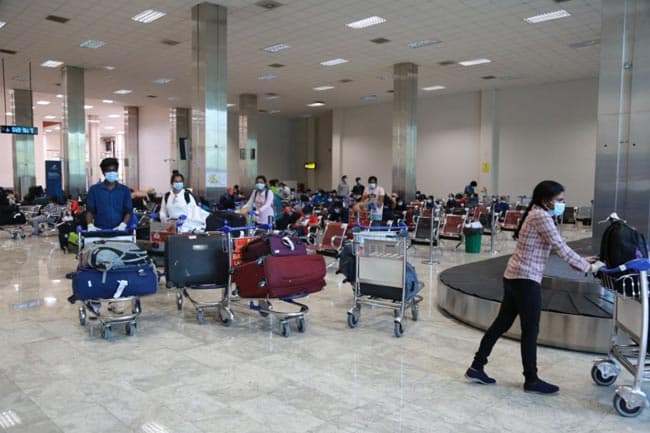First batch of Sri Lankan students repatriated from UK