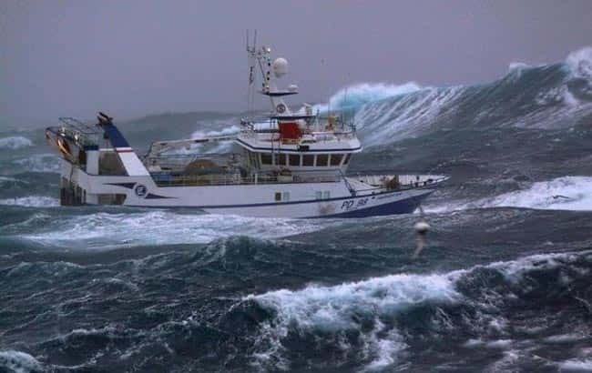 30 local fishing trawlers drift to Indonesian waters in bad weather