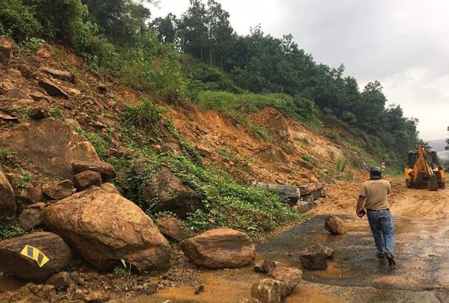 Landslide early warning issued for 7 districts