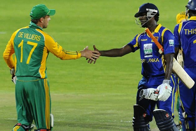 Limping Mathews seals first SL win on tour