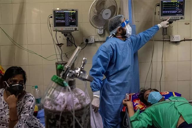 India records highest single-day COVID surge with over 300,000 new cases