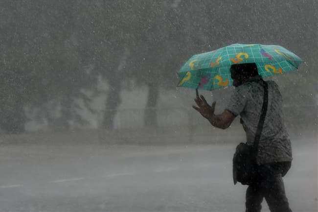 Downpours of about 100 mm expected in four provinces, Met. Dept. warns