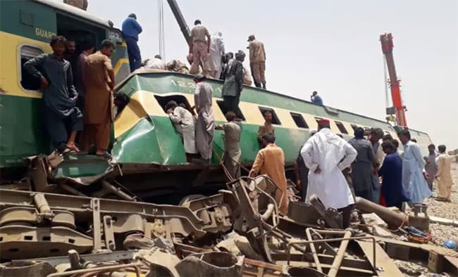 50 killed, 70 injured as passenger trains collide in Pakistan