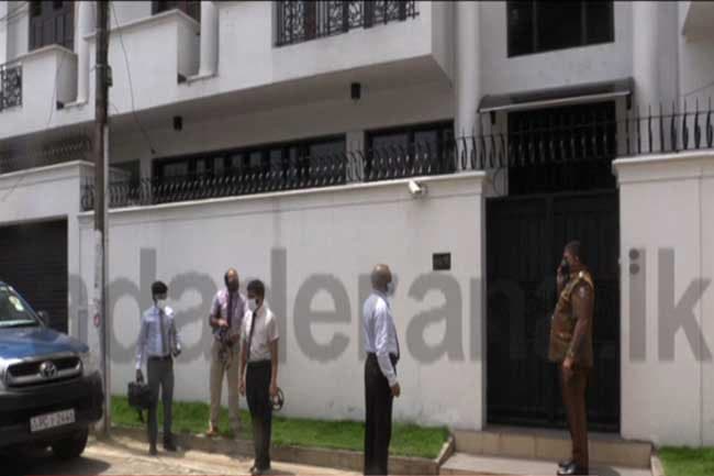 Officers of Govt Analyst’s Dept visit Bathiudeen residence