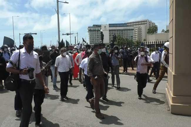 Dozens arrested at protest in front of Presidential Secretariat