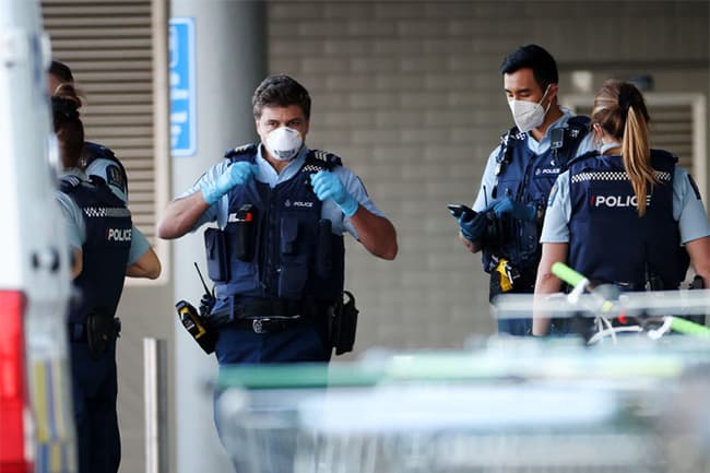 Sri Lankan “extremist” killed by New Zealand police after stabbing rampage in Auckland
