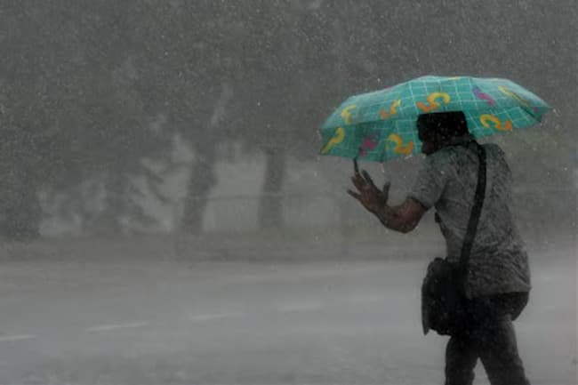 Heavy showers above 100 mm expected in some areas today
