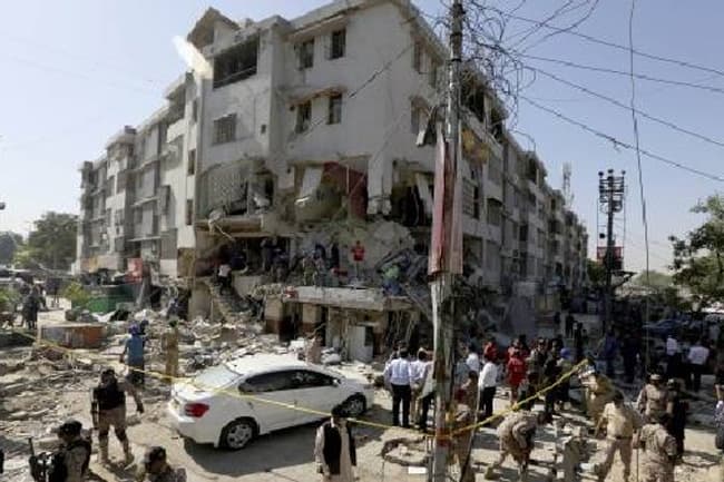 Gas explosion kills at least 10 in southern Pakistan city