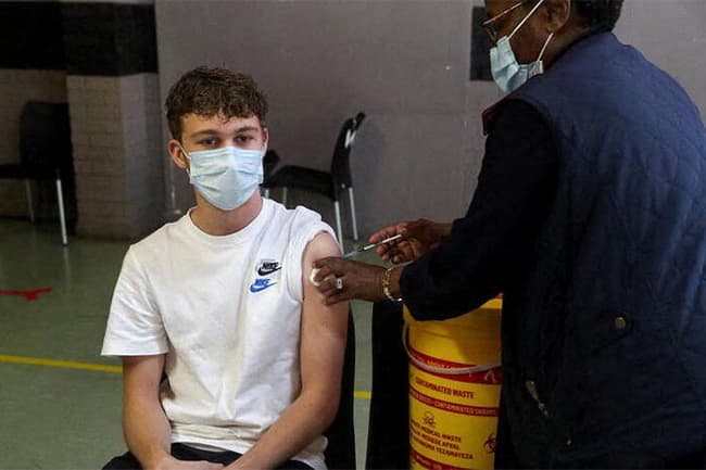 South Africa study suggests Omicron could displace Delta